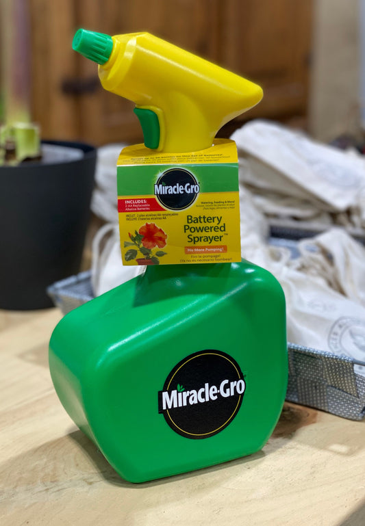 Miracle Gro Garden Sprayer Battery Powered Sprayer 1.5 L, ergonomic design, adjustable nozzle, heavy-duty plastic.